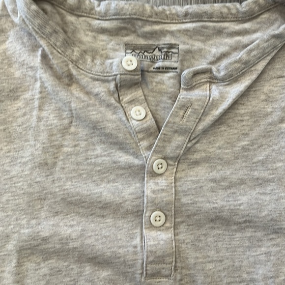Patagonia long sleeve Henley - Picture 2 of 3